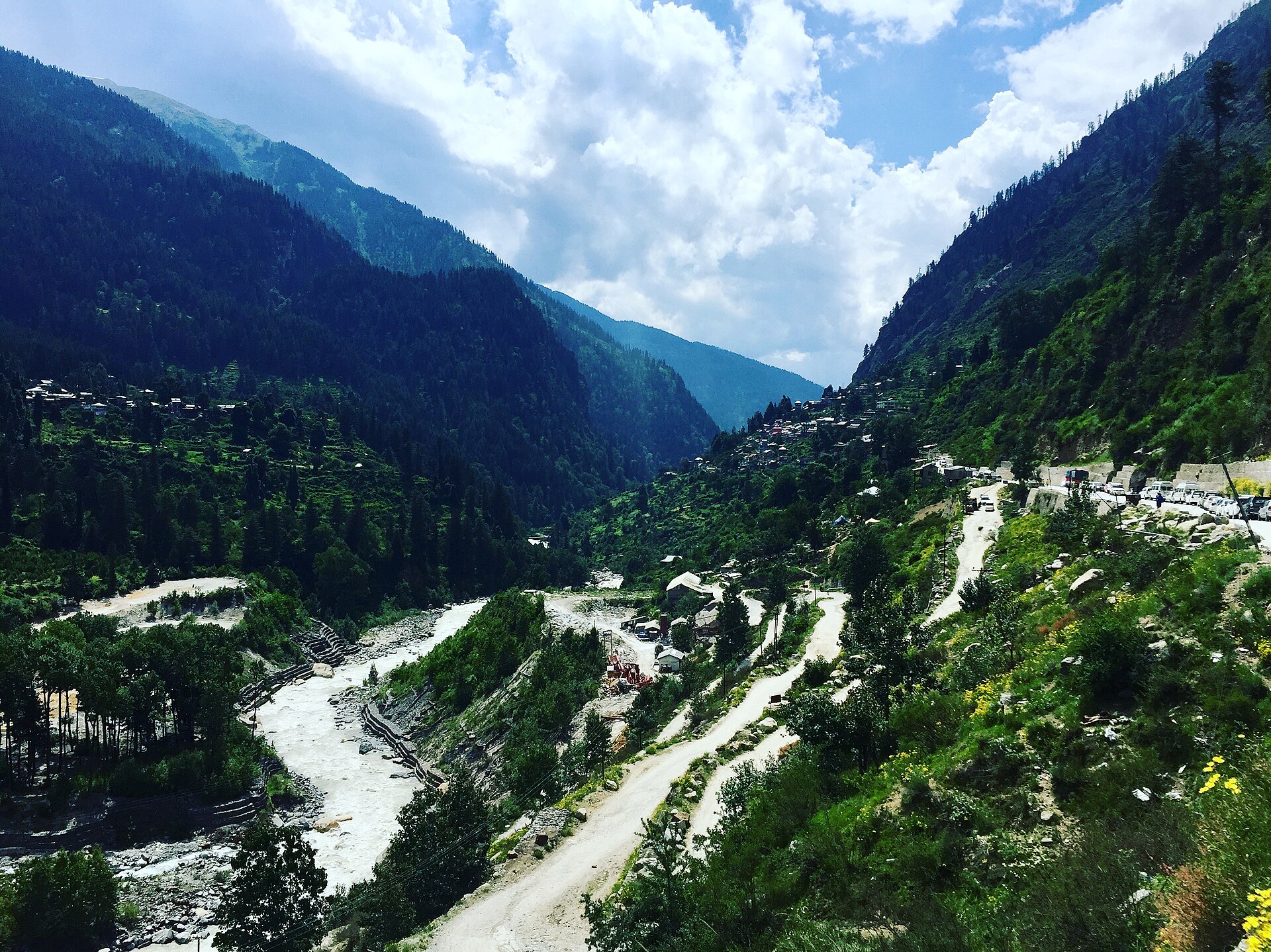 Kheerganga meadow above the Parvati Valley