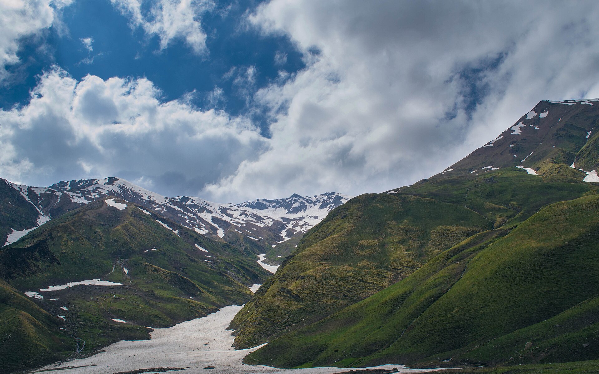 Glacial terrain at the Pin Parvati Pass